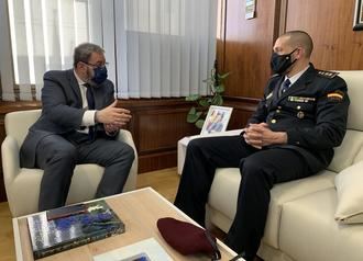 Robles recibe al nuevo jefe del Grupo Especial de Operaciones (GEO) de la Policía Nacional