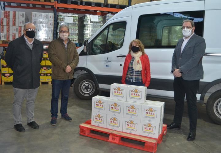 Robles “agradece y apoya” al Banco de Alimentos por el trabajo que hacen en la provincia con la donación de 100 kilos de miel