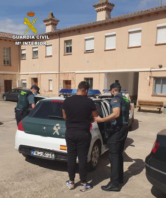 La Guardia Civil detiene a tres personas por robo en una finca agrícola en Cifuentes