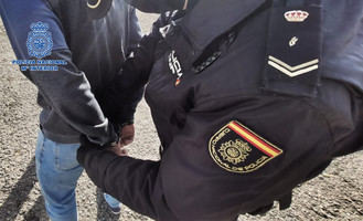 La Polic&#237;a Nacional detiene en Guadalajara a dos menores que amenazaron con un arma blanca a otro para sustraerle el tel&#233;fono m&#243;vil