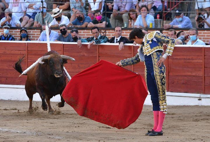 Roca Rey y Javier Cortés cierran la feria de El Espinar por todo lo alto