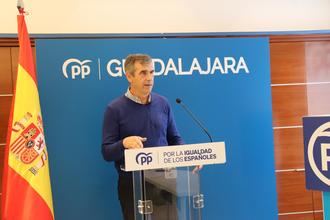 Román: Espero que el diputado socialista Alberto Rojo escuche el clamor de los guadalajareños que dice no a la amnistía y que la convivencia no se garantiza comprando votos