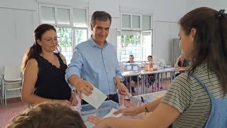 Román y Castillo votan y llaman a la 