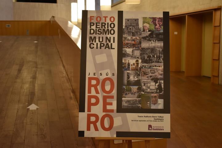 La historia de Guadalajara, a través de la mirada del fotógrafo Jesús Ropero se expone desde ayer en el Buero Vallejo