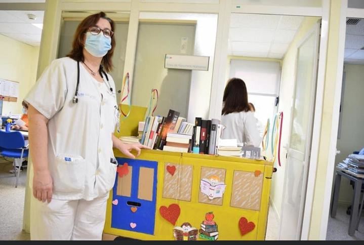 Una profesora de la UAH y pediatra del hospital de Alcalá compagina su profesión con su faceta de escritora