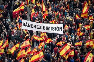 Más de 100 colectivos se manifiestan ESTE SÁBADO contra el Gobierno de Sánchez en la Plaza de Cibeles a las 12 horas