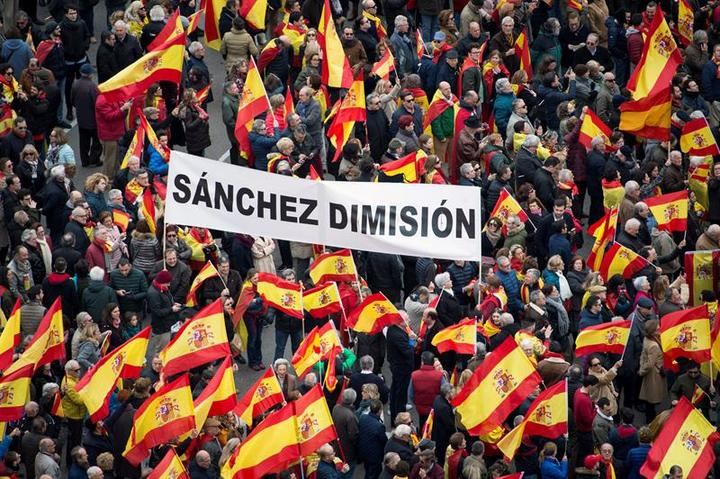 Más de 100 colectivos se manifiestan ESTE SÁBADO contra el Gobierno de Sánchez en la Plaza de Cibeles a las 12 horas 