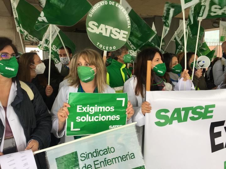 Enfermeras, pacientes y ciudadanos se sienten traicionados por gobiernos y partidos al rechazar mejorar la sanidad