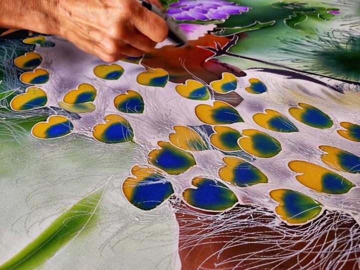 La firma de la creadora Genoveva Hita, artesanía desde Guadalajara en seda y moda para princesas Saudíes