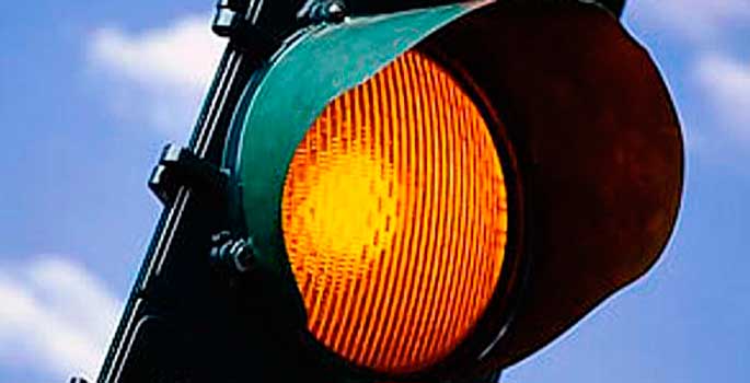 Reino Unido DESACONSEJA reservar las vacaciones en España