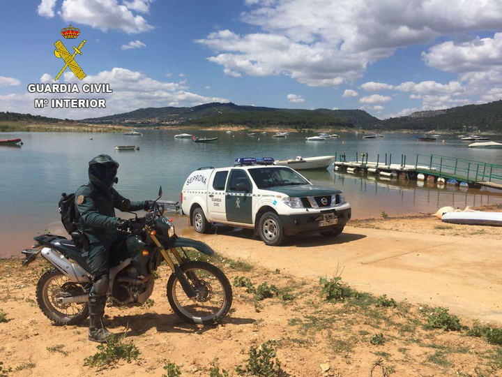 El SEPRONA vigila el uso de las embarcaciones de recreo en las masas de agua de la provincia de Guadalajara
