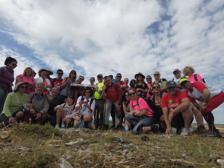 Más de una treintena de senderistas participaron en Alcolea del Pinar en la inauguración de las rutas de senderismo