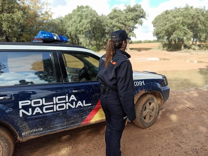 La Policía Nacional de Guadalajara localiza a un matrimonio que se había desorientado en el campo cuando buscaba setas