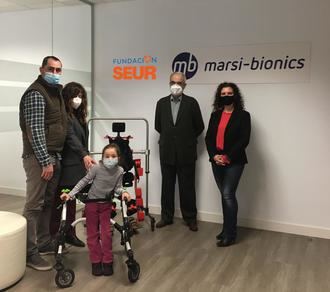 UN APLAUSO : Fundación SEUR entrega más de 13.000 euros a una niña de Guadalajara para financiar su rehabilitación