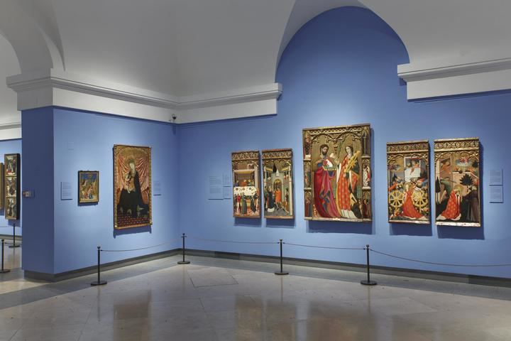 El retablo de san Juan y santa Catalina destaca en las nuevas salas góticas del Museo del Prado 