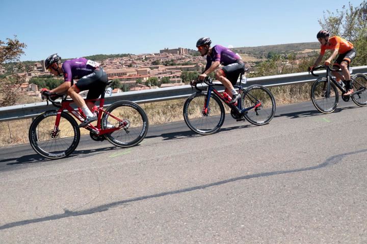 La Vuelta ha vuelto a pasar por Sigüenza subrayando sus atractivos patrimoniales