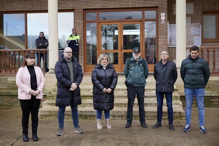 Yunquera de Henares se suma a la concentración silenciosa en apoyo a los guardias civiles asesinados en Barbate