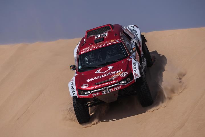 SsangYong ya acaricia la meta del Dakar