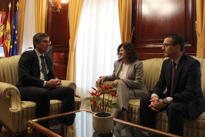 El subdelegado del Gobierno se reúne con la presidenta de CEOE-Cepyme Guadalajara