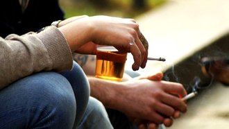 Los castellanomanchegos se inician en el consumo de tabaco y alcohol a los 16,2 a&#241;os