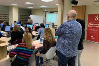 El taller práctico 'Google Sites' reúne a una treintena de participantes en Azuqueca