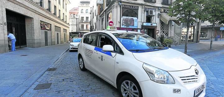 El sector del taxi de Castilla-La Mancha no levanta cabeza por la pandemia del coronavirus