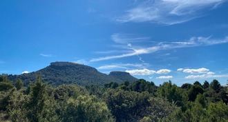 Intento de Récord Guinness al lazo rosa más grande del mundo contra el cáncer de mama en las montañas Tetas de Viana