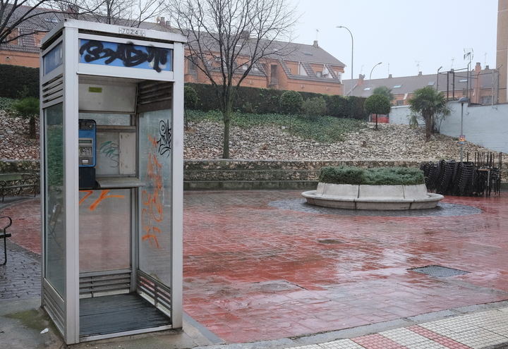 Este año 2022 desparecerán definitivamente las cabinas telefónicas de las calles de Guadalajara. Foto : EDUARDO BONILLA