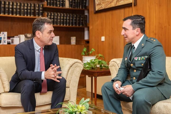 Francisco Tierraseca agradece al teniente coronel Gil Armario la dedicación desempeñada durante su trayectoria profesional al frente de la Comandancia de Toledo