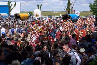 M&#225;s de 30.000 romeros impulsan a la Virgen de las Vi&#241;as hasta la Pinilla sorteando la lluvia y dando brillo a Tomelloso
