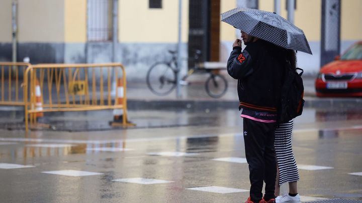 La que está cayendo en Madrid : La tormenta en Madrid ya inunda carreteras, autopista y las L5, L7 y L10 de Metro