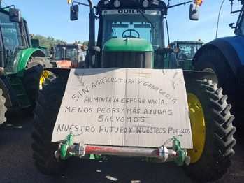 Miles de agricultores llevan sus reivindicaciones a las carreteras de Castilla-La Mancha