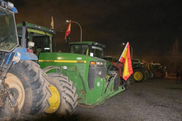 Tractores esta madrugada en Guadalajara para salir para Madrid. Foto : EDUARDO BONILLA