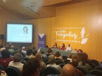 La sala Tragaluz se llenó para escuchar a las hermanas Lara hablar sobre Juana I de Castilla en Espacio de Igualdad