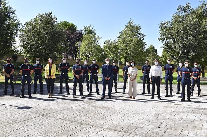 Toman posesión como funcionarios en prácticas trece nuevos bomberos que se incorporarán a la plantilla del Ayuntamiento de Guadalajara