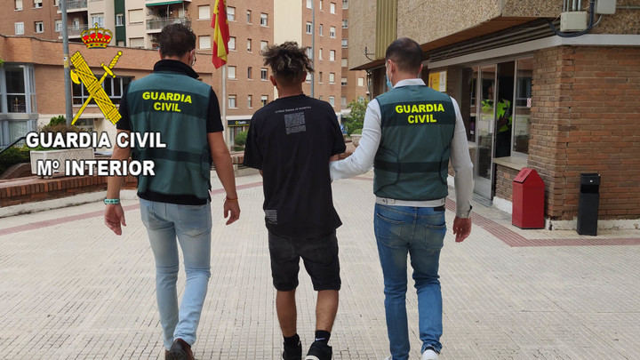 La Guardia Civil detiene en Guadalajara y Azuqueca de Henares a tres jóvenes integrantes de la banda latina Trinitarios