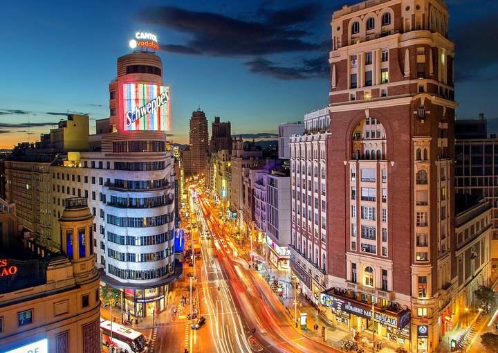 La segunda ola de Covid 19 y las restricciones de movilidad ponen en jaque la recuperación de zonas claves de la capital de España, tras tres meses de atonía