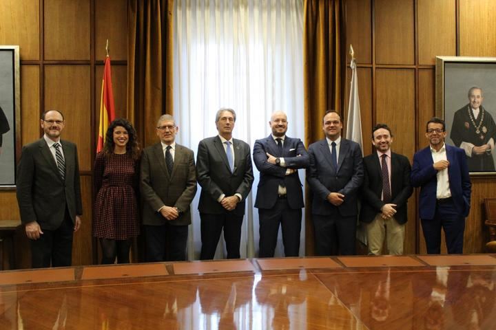 La Universidad de Alcalá y la consultora Thinking Heads firman un protocolo para desarrollar actividades que contribuyan a ampliar el conocimiento del sector financiero en España