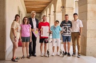 La Universidad de Alcalá entrega un donativo a la asociación Tupujume