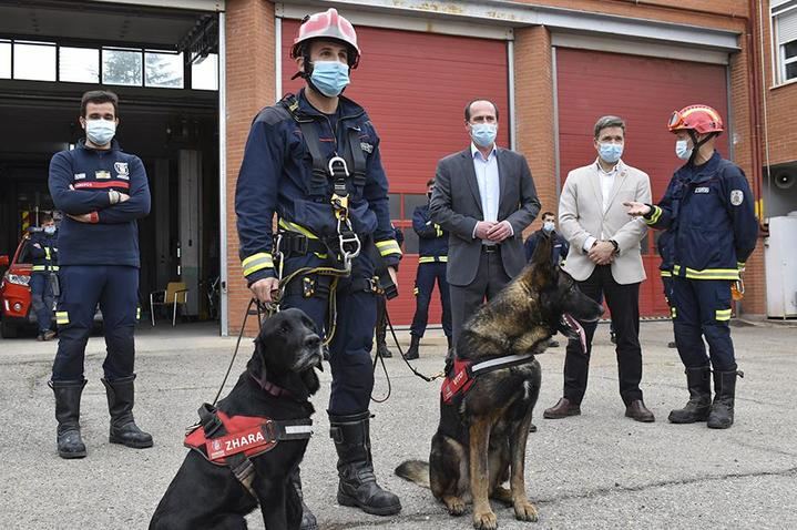 El Cuerpo de Bomberos de Guadalajara estrena la Unidad K9 para intervenciones de rescate con perros