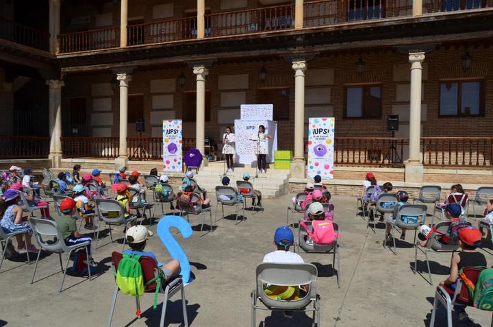 Cuentos de Titania presenta a Blu durante una nueva mañana de los Cuentos en Palacio en Yunquera de Henares