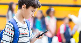 CSIF reclama una regulación clara sobre el uso de móviles en los centros educativos que ofrezca seguridad jurídica y autoridad para el profesorado 