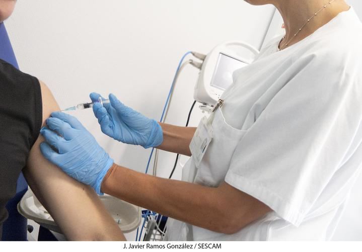 Las enfermedades respiratorias se disparan en España a las puertas de la Navidad: suben la gripe y el Covid