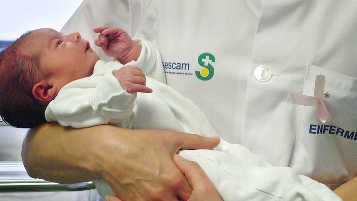 Castilla-La Mancha comenzará a administrar una nueva protección a los bebés frente al virus causante de las bronquiolitis desde el próximo domingo