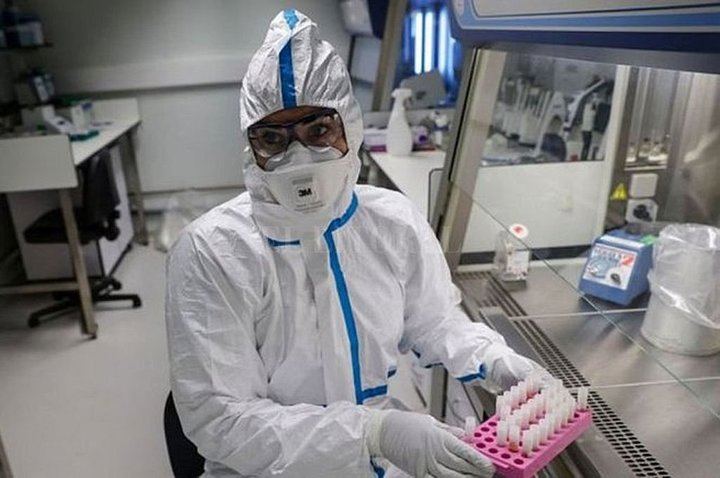 Tiene 43 años y es de Seattle, la primera persona que prueba la vacuna del coronavirus: 