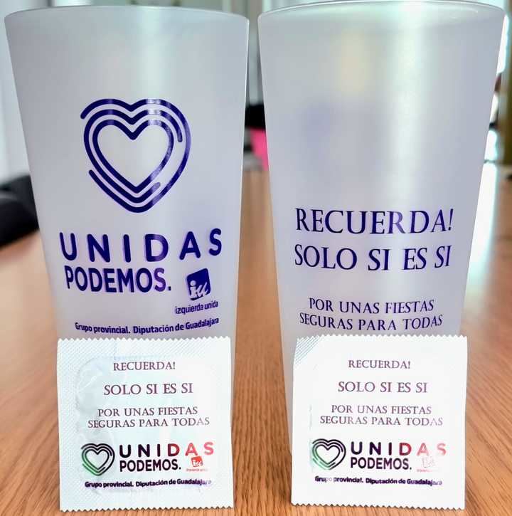 Unidas Podemos - Izquierda Unida de Diputación de Guadalajara repartirá en fiestas vasos reutilizables y preservativos con el mensaje 