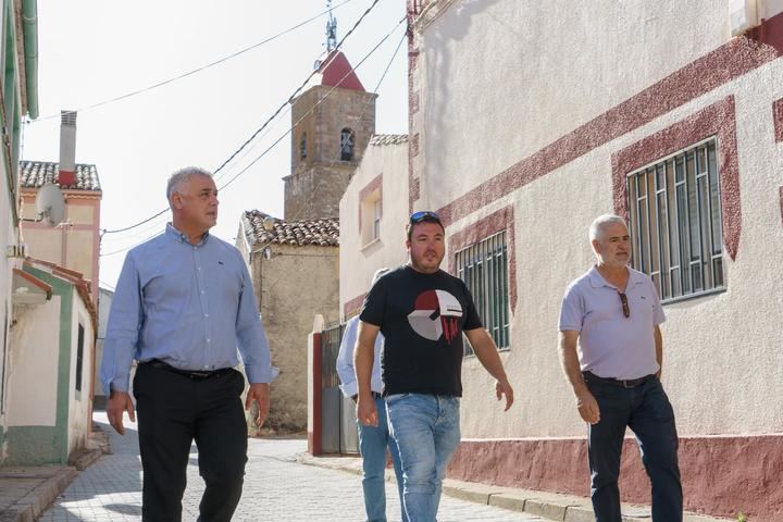 Vega visita Alcolea del Pinar y Saúca, donde Diputación ha financiado inversiones que suman 270.000 euros