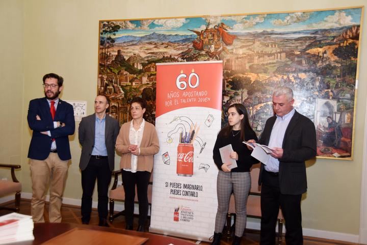El presidente de la Diputación de Guadalajara recibe a la ganadora provincial del concurso Jóvenes Talentos 2019, de la Fundación Coca-Cola