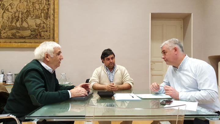 El presidente de la Diputación, José Luis Vega, atiende las demandas de las E.A.T.I.M.