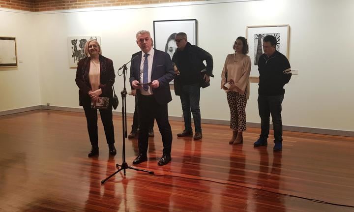 El presidente de la Diputación inauguró la exposición con los Premios Provincia de Guadalajara 2019 de dibujo y fotografía